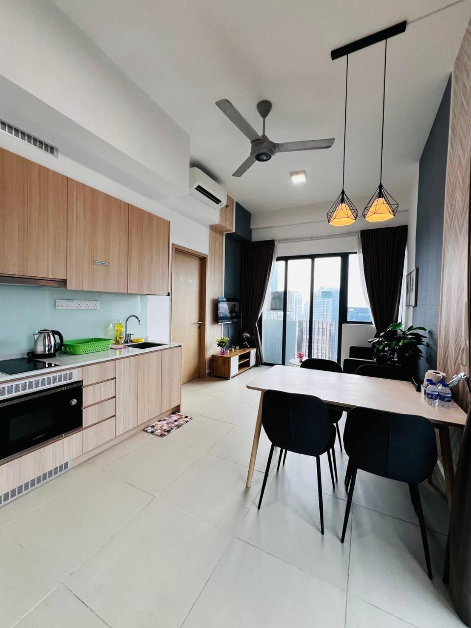 Pangsapuri Bedroom With Living Room, The Colony